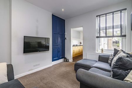 3 bedroom terraced house to rent - Photo 3