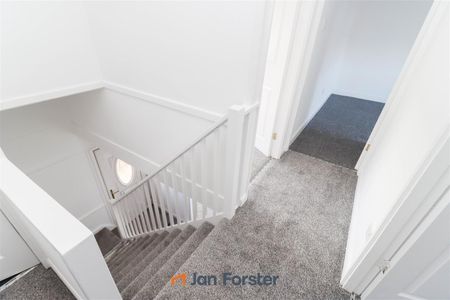 3 Bedroom House - Semi-Detached - Photo 3