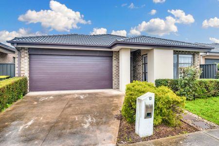 Peacefully located in the popular estate of Aston - Photo 4