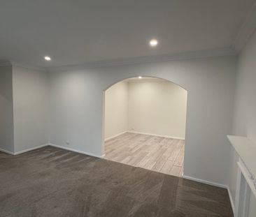 Stylish Villa in Prime Location - Photo 3