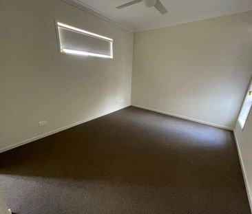 `3 Hamersley Ct, Spring Mountain, Qld 4300 - Photo 6