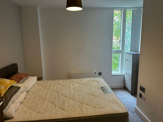 2 Bed Flat, Cambridge Street, M1 - Photo 1