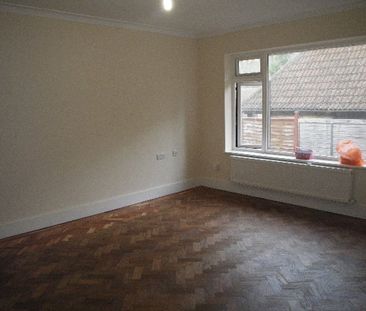 2 Bed Flat, Elmfield Way, CR2 - Photo 4