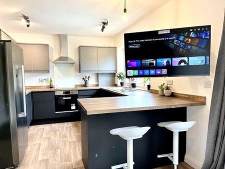 1 bedroom in a house share to rent - Photo 3