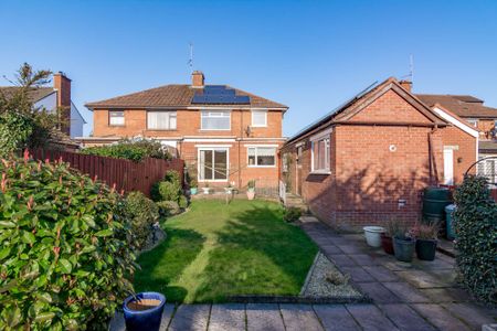 47 Killeaton Crescent, Dunmurry, BELFAST, BT17 9HB - Photo 2