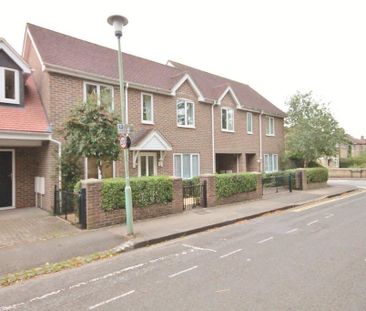 3 bedroom semi-detached house to rent - Photo 2