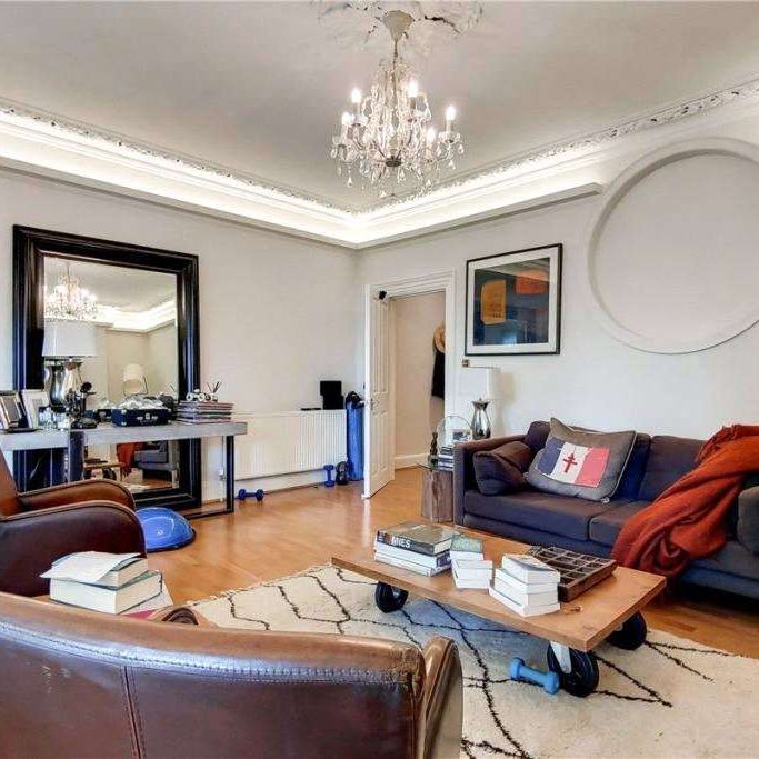 A spacious two bedroom flat in a Victorian conversion with lovely views - Photo 1