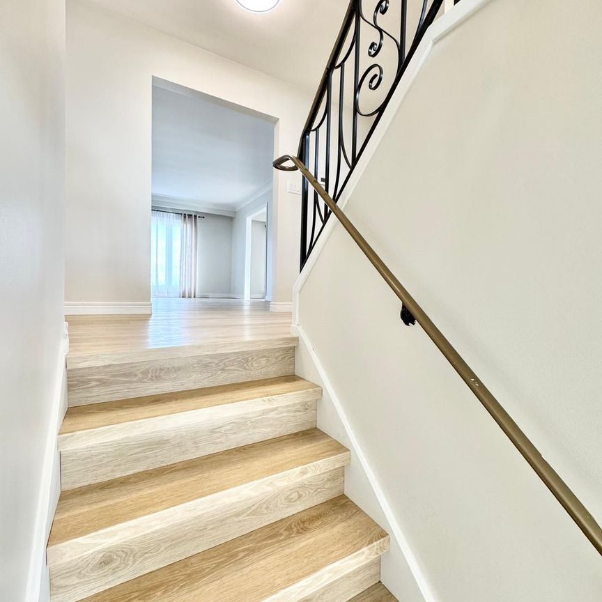 For Lease - 221 First Road, Hamilton, Ontario - Photo 1