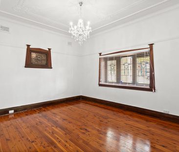 Free standing house well positioned and so close to everything - Photo 2