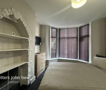 1 bedroom in a house share to rent - Photo 3