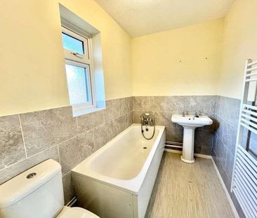 Woodcotes, Shoeburyness, Southend-on-sea, Essex, SS3 - Photo 2