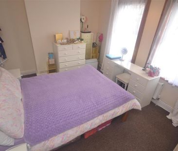 1 bedroom Flat To Let - Photo 2