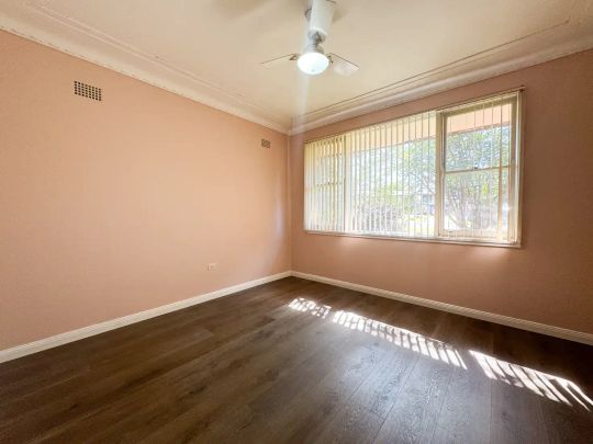 “Three bedroom Family Home” - Photo 1