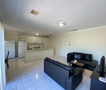 5-bedroom shared house / townhouse, Lincoln Place - Photo 5