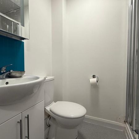 1 bedroom in a house share to rent - Photo 3