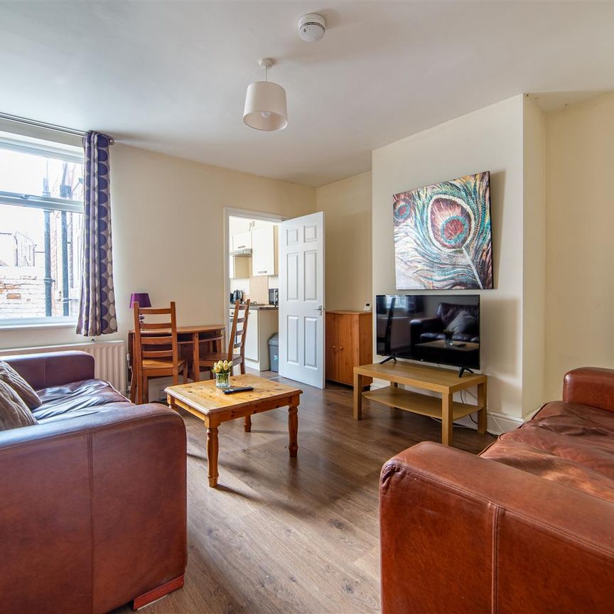 2 bed apartment to rent in Chillingham Road, Newcastle Upon Tyne, NE6 - Photo 1