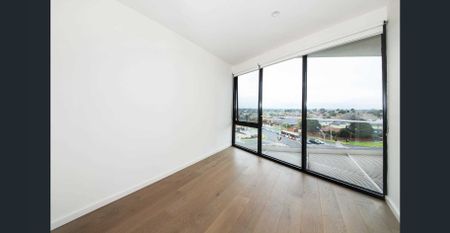 Two bedroom apartment with stunning views - Photo 3