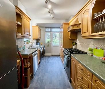 3 Bed Terraced House, Norwood Gardens, IG5 - Photo 1