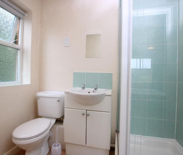 3 bedroom flat to rent - Photo 4