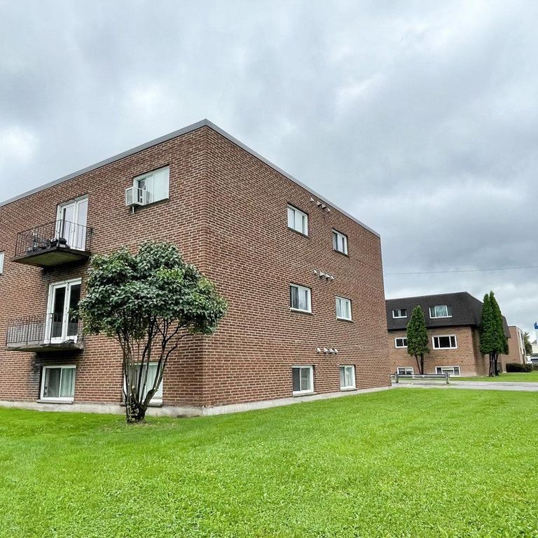 Elmwood Place Apartments - PARKING SPACE & WATER INCLUDED - Photo 1