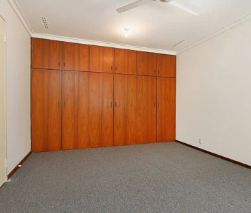 12 Camborne Way, Thornlie WA 6108 - Photo 6
