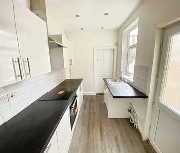 3 bedroom terraced house to rent - Photo 3