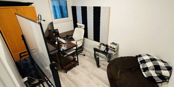 One bedroom and Den - Photo 3