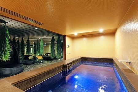 Luxury Two-Bedroom Apartment in Prestigious Fifty Albert, Melbourne - Photo 4