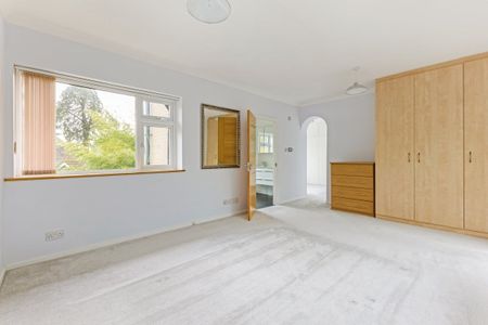 4 bedroom detached house to rent - Photo 4