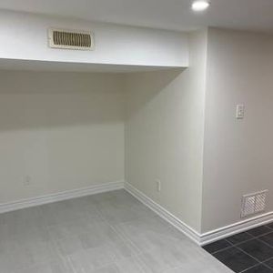 1 Bedroom Basement Apartment in Downtown Toronto - All Inclusive - Photo 2