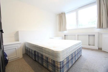 5 Bed Flat, Mansel Court, SW11 - Photo 4