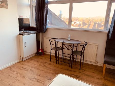 Studio Flat, Watford Road, HA1 - Photo 4