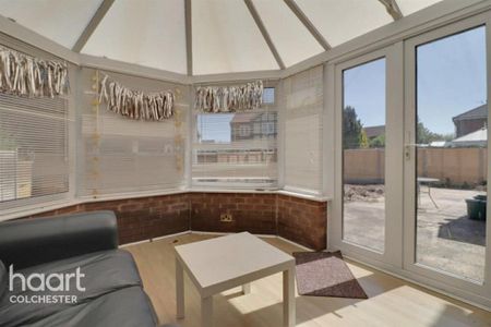 1 bedroom in a house share to rent - Photo 3