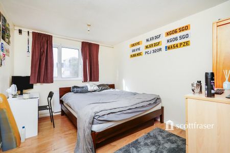 5 bedroom terraced house to rent - Photo 4