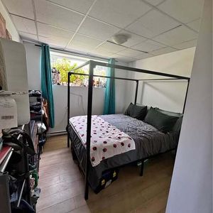 Beau 4 1/2 Avec Accès à Une Cour - Photo 2
