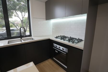 Ready to move in! A spacious Brand New 3-bedroom townhouse in Braybrook, offering stylish modern living. - Photo 3