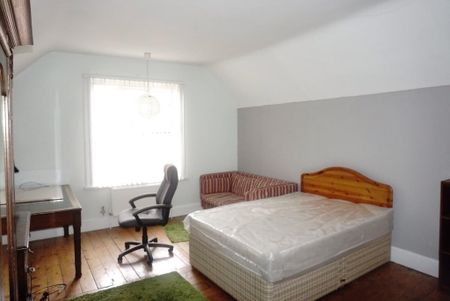 5 bedroom detached house to rent - Photo 4