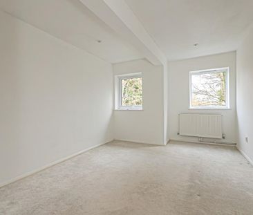 2 bedroom Flat To Let - Photo 6