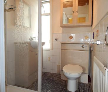 School Street - Photo 1