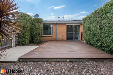 Lovely three bedroom property l Macgregor Location - Photo 3