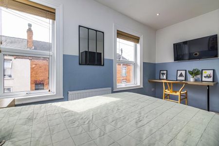 4 bedroom terraced house to rent - Photo 4