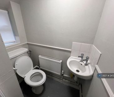 3 bedroom end of terrace house to rent - Photo 3