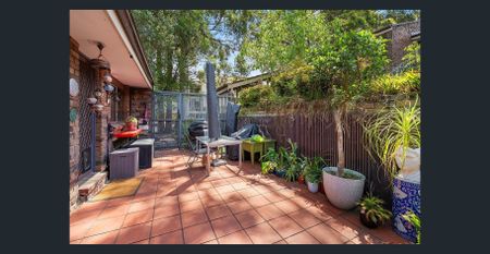 Sunlit Split-Level Townhouse Offering Space, Style & Convenience - Photo 5