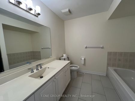 Condo Townhouse For Lease | N8137066 - Photo 4