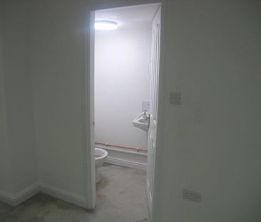 Property to rent - Photo 2