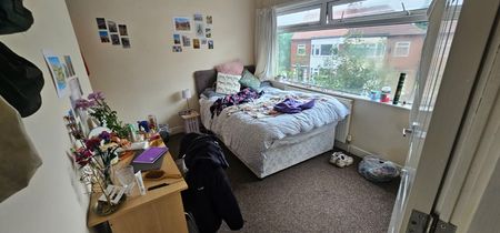 6 Bed - 16 Ash Crescent, Headingley, Leeds - LS6 3LE - Student - Photo 2