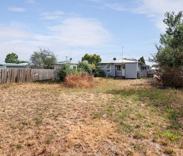 3 BEDROOM HOME IN WENDOUREE WITH LARGE BACKYARD - Photo 3