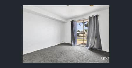 Comfort, Space & Convenience in the Heart of Sydenham - Photo 3