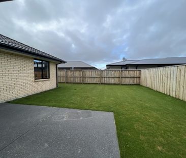 66 Oaks Drive, Lincoln - Photo 2