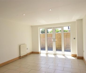 4 bedroom detached house to rent - Photo 2